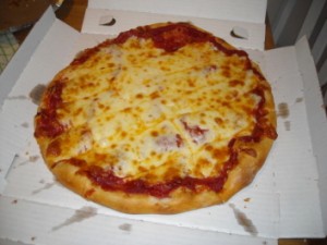 best pizza ever, gregs pizza, johnson city tennessee, pepperoni and cheese pizza