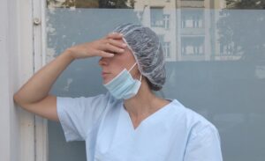 Nurses crying, nurse stressed, nurse overwhelmed, nurse depressed, nurse tired